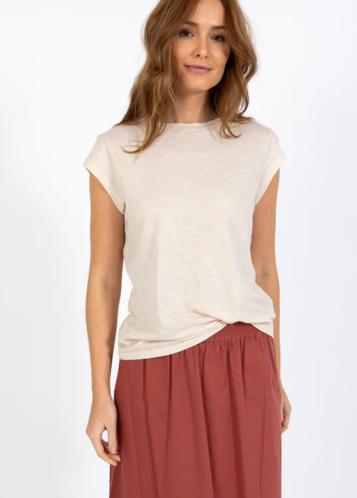 COSTER COPENHAGEN - CCH1186 METALIC TEE SAND/GOLD SHIMMER