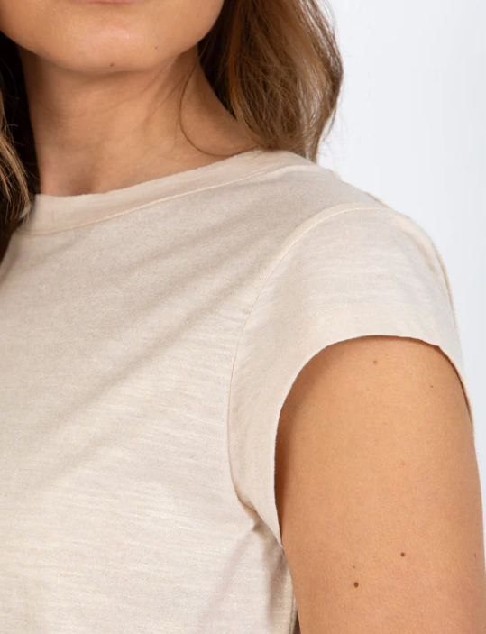COSTER COPENHAGEN - CCH1186 METALIC TEE SAND/GOLD SHIMMER